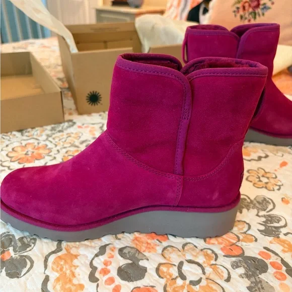 UGG TREADLITE KRISTIN FUSHIA Suede Water Resistant Shearling Boots 6.5 NIB - Picture 5 of 10